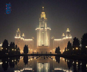 صورة ليلية لجامعة موسكو