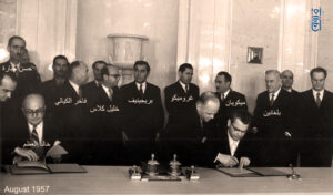 خالد-العظم-وزير الدفاع الوطني-يوقع-اتفاقية-التعاون-السورية-الروسية-اب-1957
