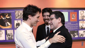 طارق-حداد ووالديه ورئيس وزراء كندا