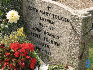 قبر-تولكين-وزوجته