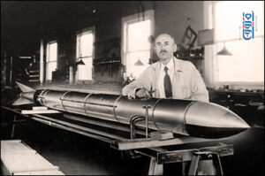 روبرت-جودارد-مع-صاروخ الأسرع من الصوت