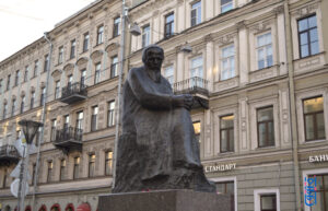 تمثال-فيودور-دوستويفسكي